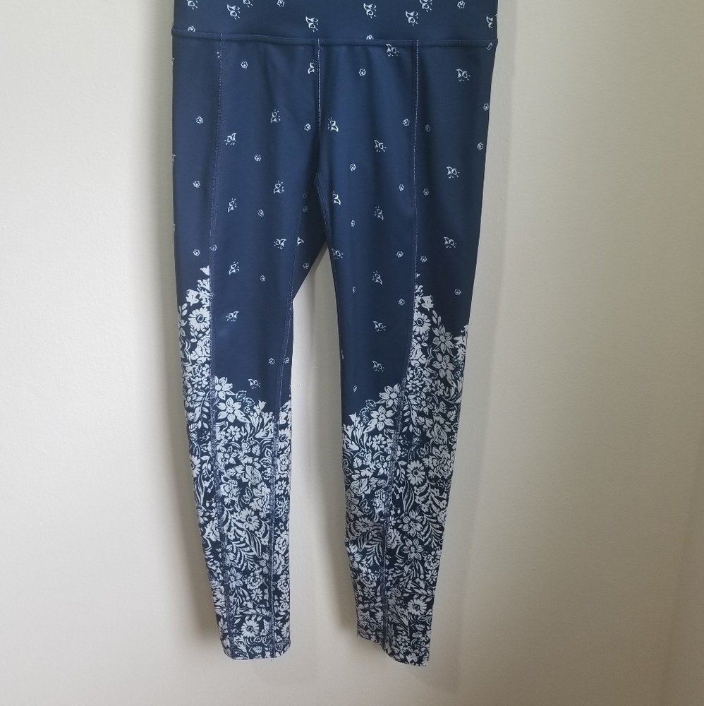 SOLD. FP Movement High Rise Print Leggings - Picture 4 of 7